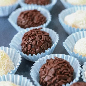 Brigadeiro Gourmet de Chocolate Recheado