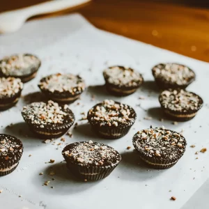 Bombom de Chocolate Recheado e Cobertura de Castanha