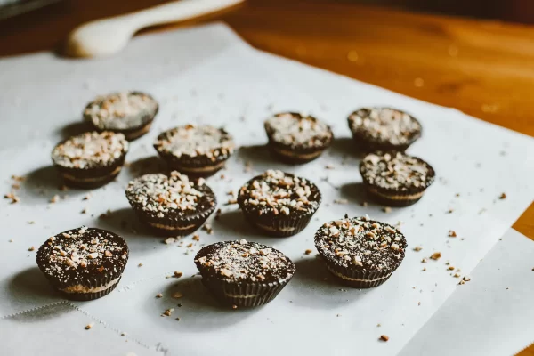Bombom de Chocolate Recheado e Cobertura de Castanha