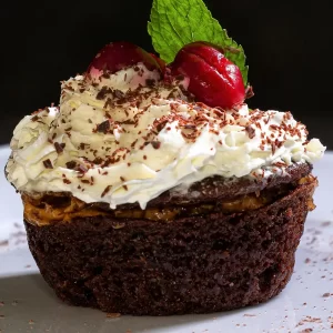 Doce de Chocolate Artesanal com Frutas e Chantily