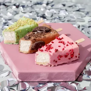 Sorvete de Frutas com Nata e Cobertura de Chocolate