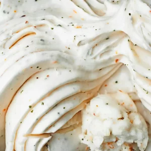 Sorvete de Frutas com Chantily, Passas, 3 Caldas e Gotas de Chocolate